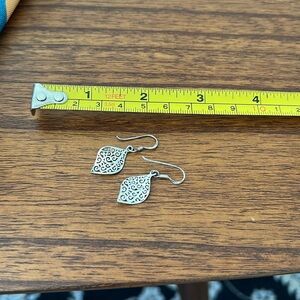 Silver swirl pattern earrings